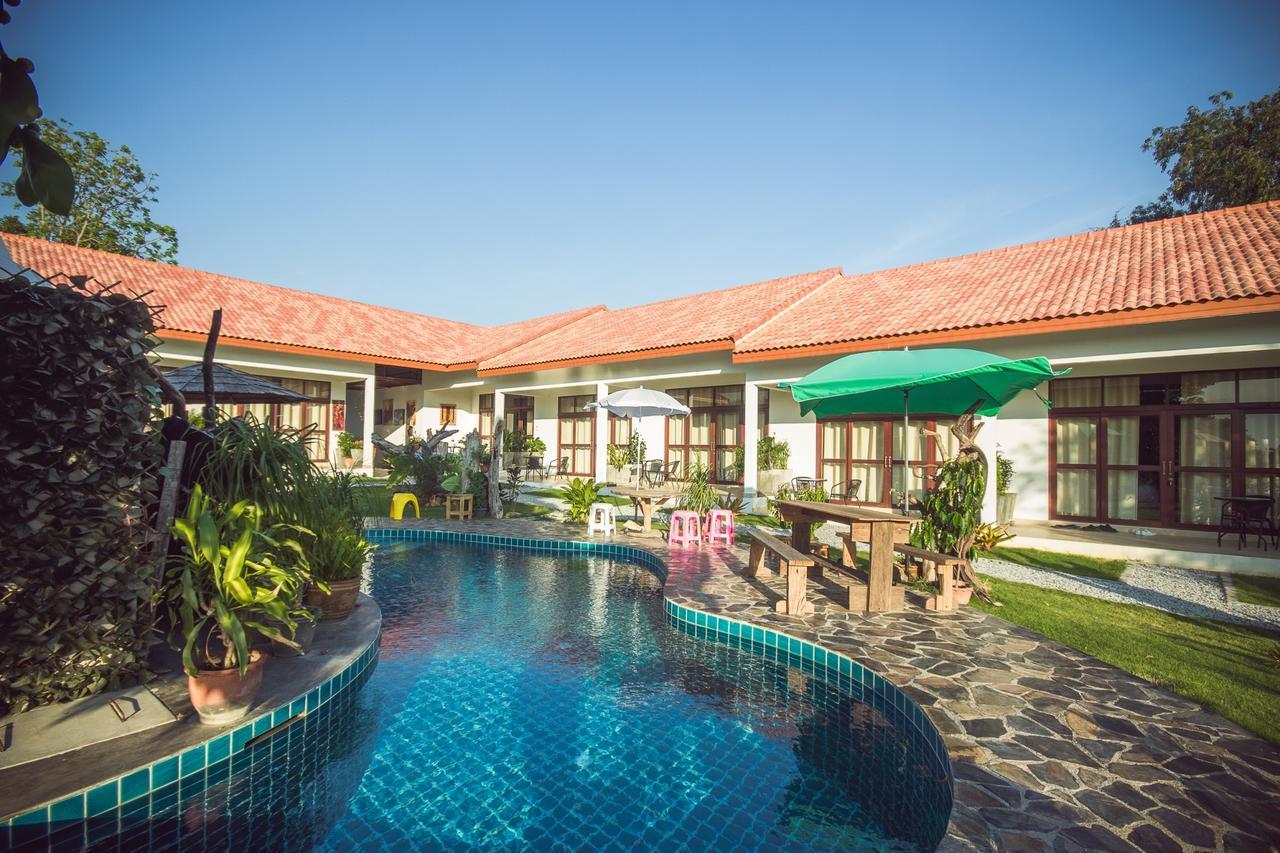 Hotel Tree Roots Retreat Rayong Esterno foto