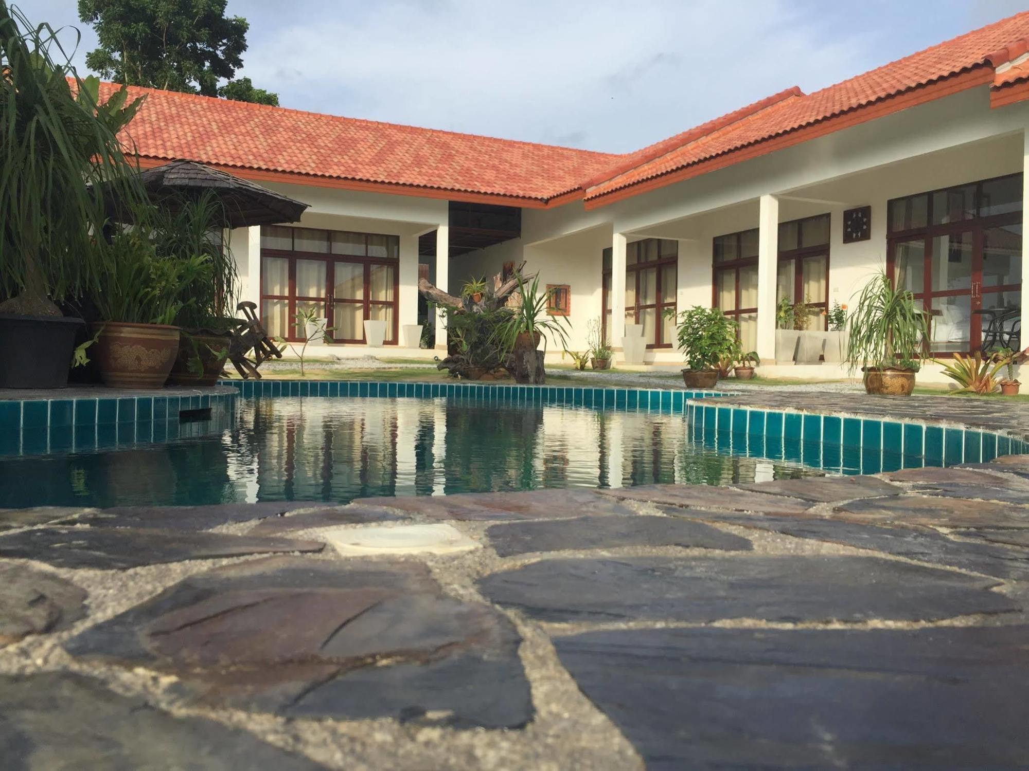 Hotel Tree Roots Retreat Rayong Esterno foto