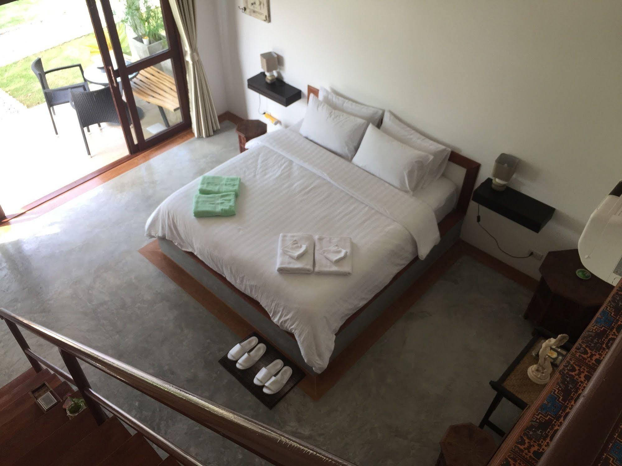Hotel Tree Roots Retreat Rayong Esterno foto