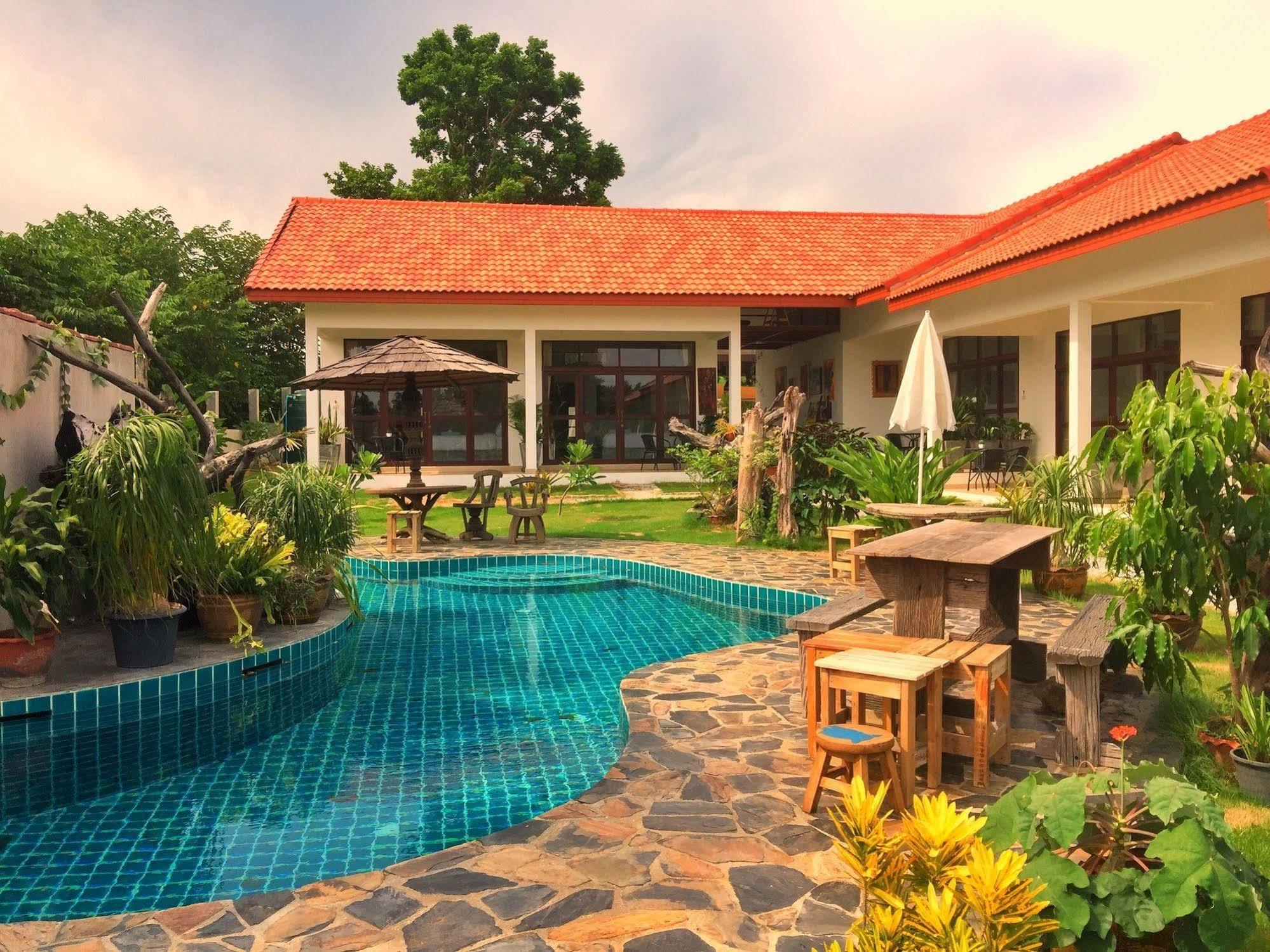 Hotel Tree Roots Retreat Rayong Esterno foto