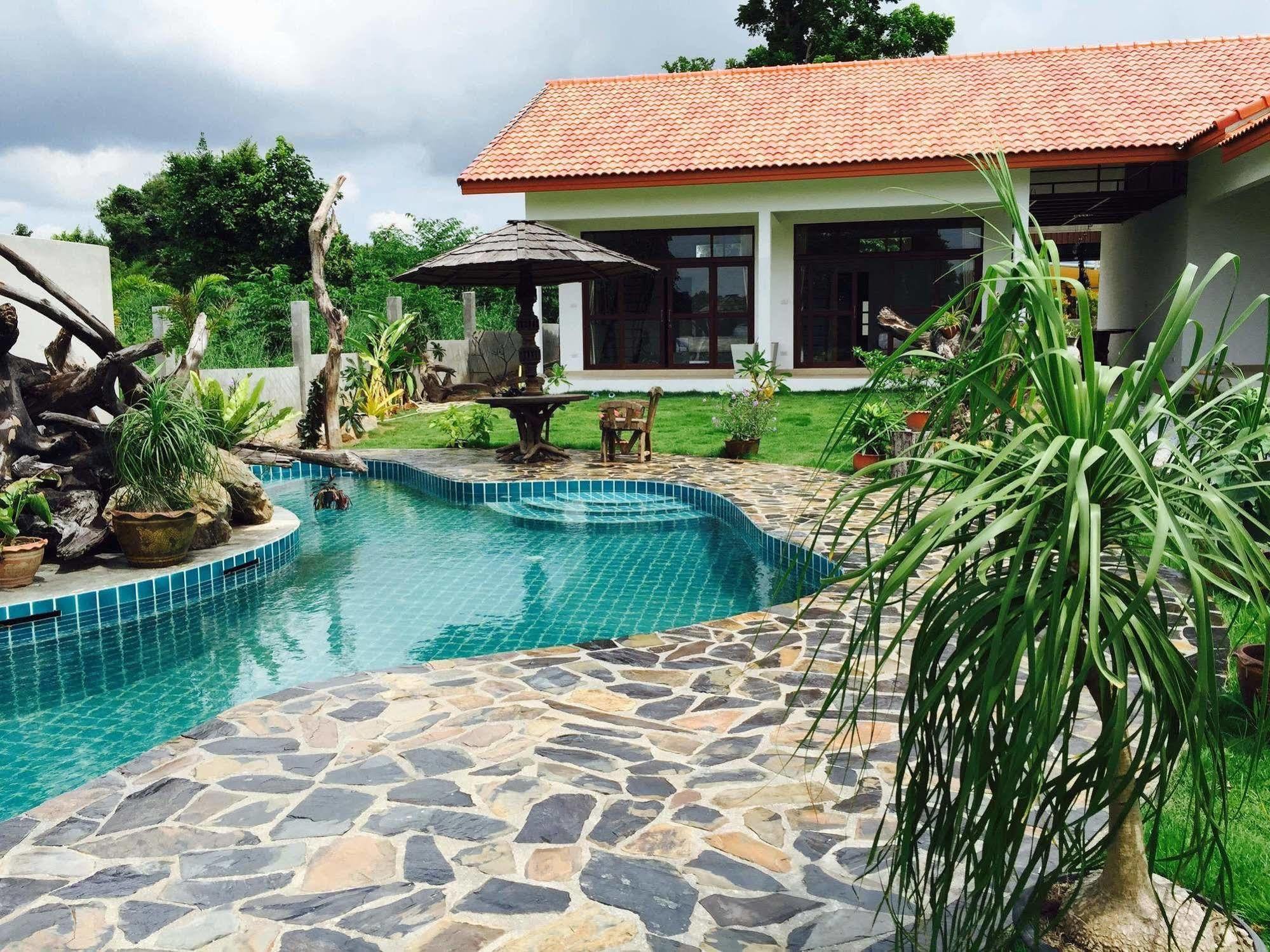 Hotel Tree Roots Retreat Rayong Esterno foto