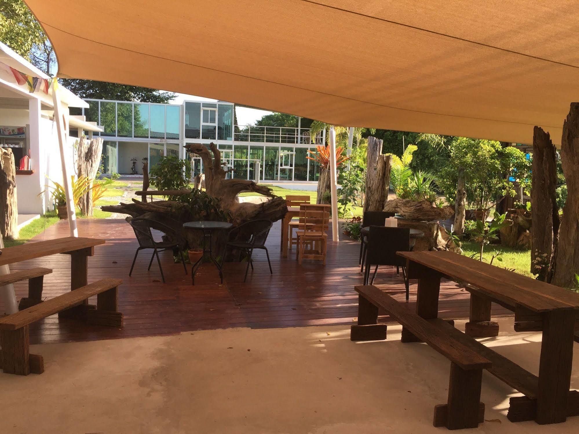 Hotel Tree Roots Retreat Rayong Esterno foto