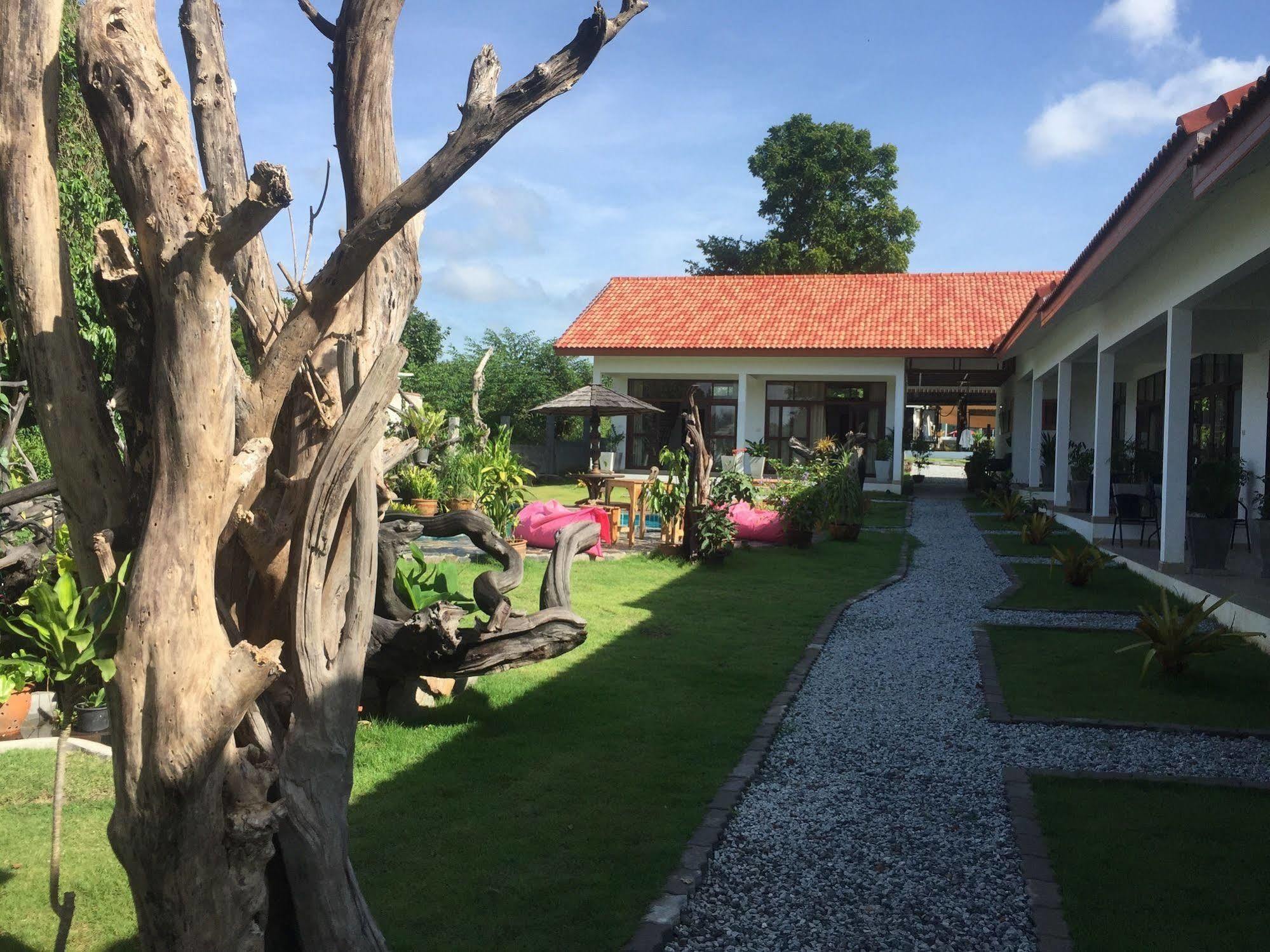 Hotel Tree Roots Retreat Rayong Esterno foto